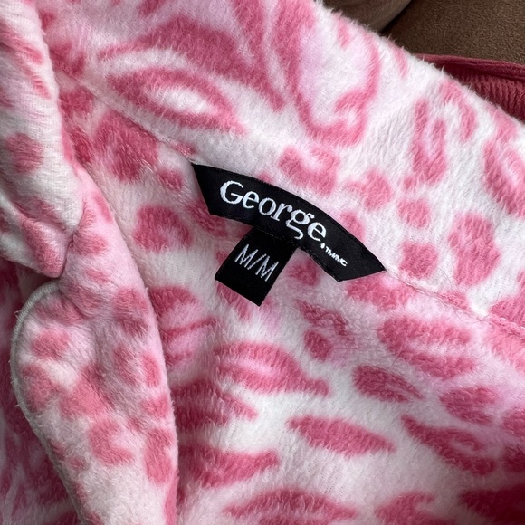 Sleepwear - Picture 3 of 4